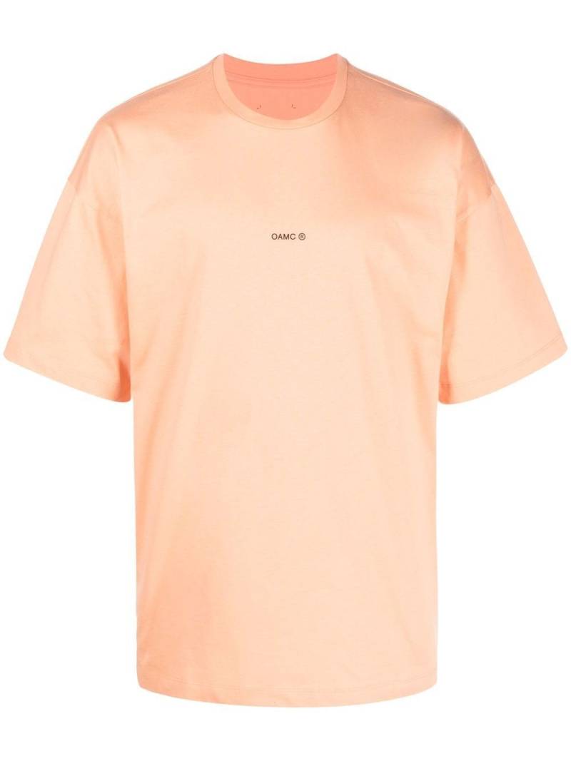 OAMC graphic-patch cotton T-shirt - Orange von OAMC