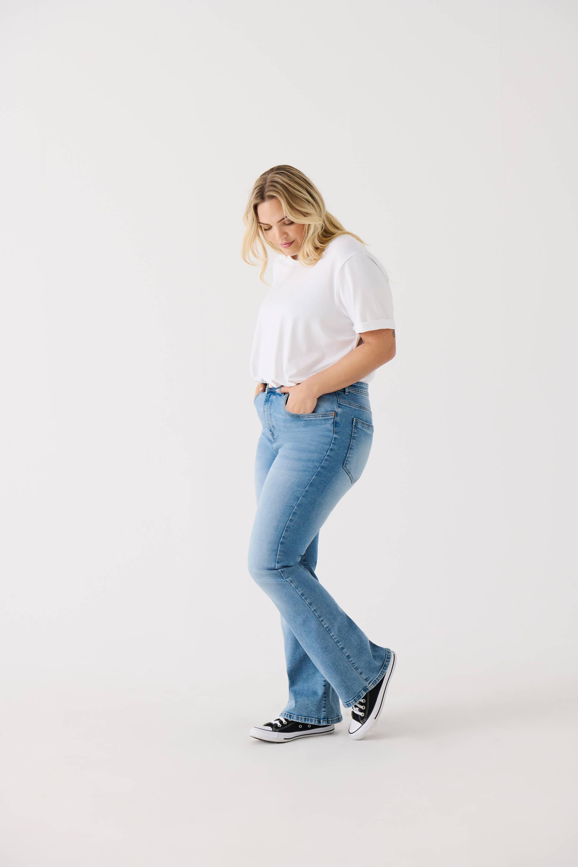 ONLY CARMAKOMA Bootcut-Jeans »CARSALLY HW SK FLARED DNM BJ759« ONLY CARMAKOMA Bootcut-Jeans »CARSALLY HW SK FLARED DNM BJ759« von ONLY CARMAKOMA