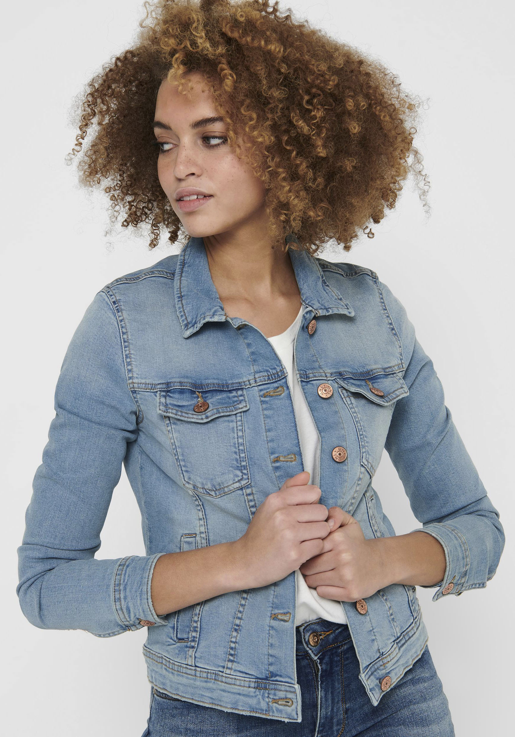 ONLY Jeansjacke »ONLTIA DNM JACKET LB BEX179 NOOS«, in modischer Waschung ONLY Jeansjacke »ONLTIA DNM JACKET LB BEX179 NOOS«, in modischer Waschung von ONLY