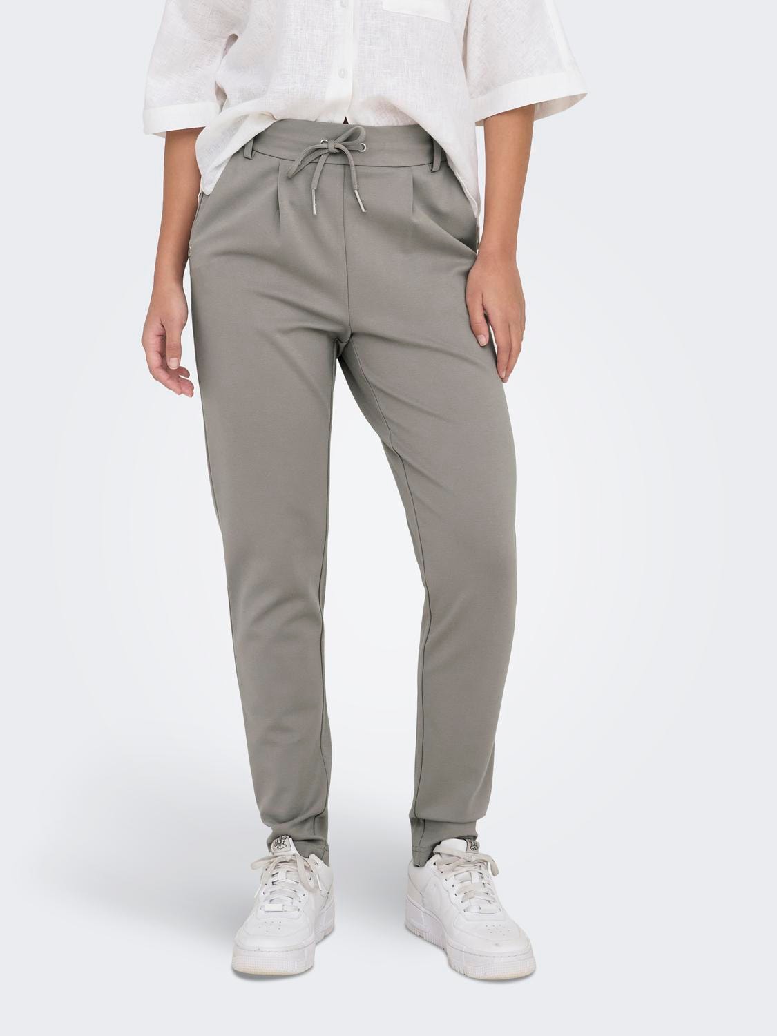ONLY Jogger Pants »ONLPOPTRASH LIFE EASY COL PANT PNT NOOS«, bequeme Form mit elastischem Bund und Kordelzug ONLY Jogger Pants »ONLPOPTRASH LIFE EASY COL PANT PNT NOOS«, bequeme Form mit elastischem Bund und Kordelzug von ONLY