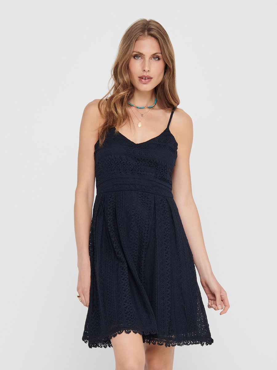 ONLY Trägerkleid »ONLHELENA LACE S/L SHORT DRESS WVN«, mit Spitzen-Detail ONLY Trägerkleid »ONLHELENA LACE S/L SHORT DRESS WVN«, mit Spitzen-Detail von ONLY