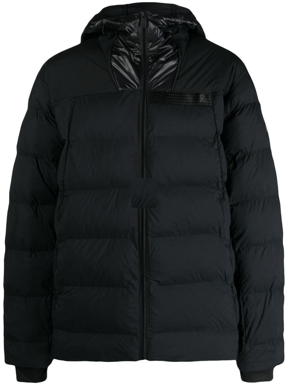 On Running Challenger quilted hooded jacket - Black von On Running