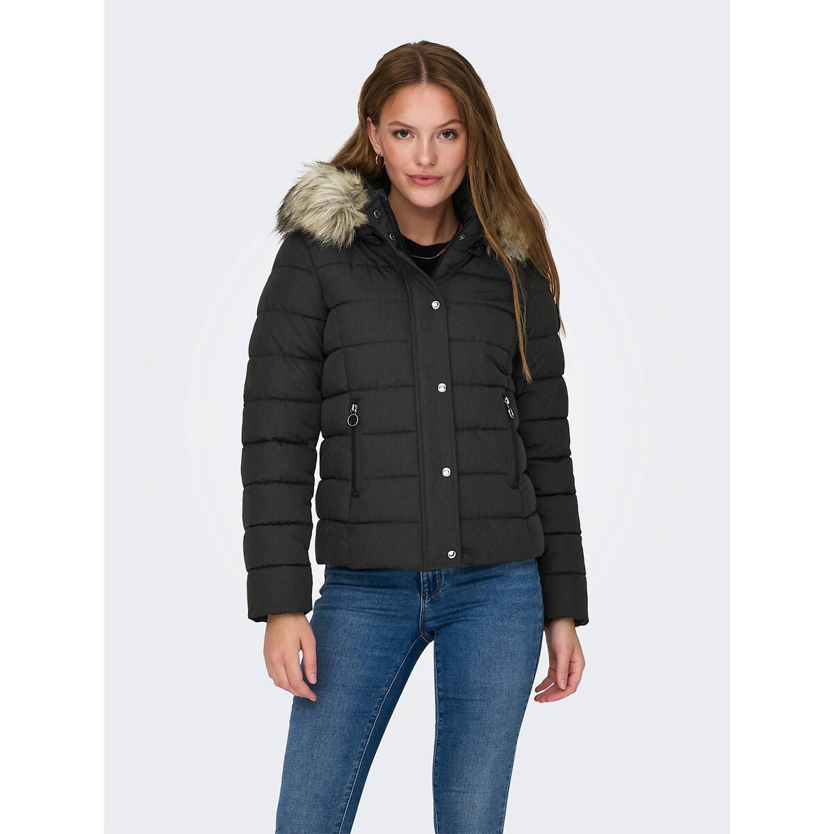 Kurze Steppjacke mit Kapuze von Only