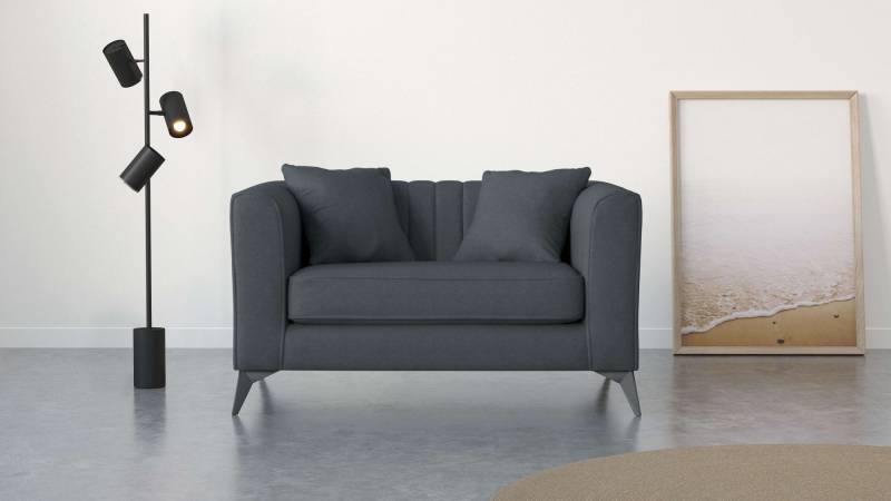 Places of Style Loveseat »MATTHEW Loungesessel, Masse B/T/H: 130/86/74 cm«, incl. Zierkissen, feine Steppung im Rücken, belastbar bis 200kg von PLACES OF STYLE