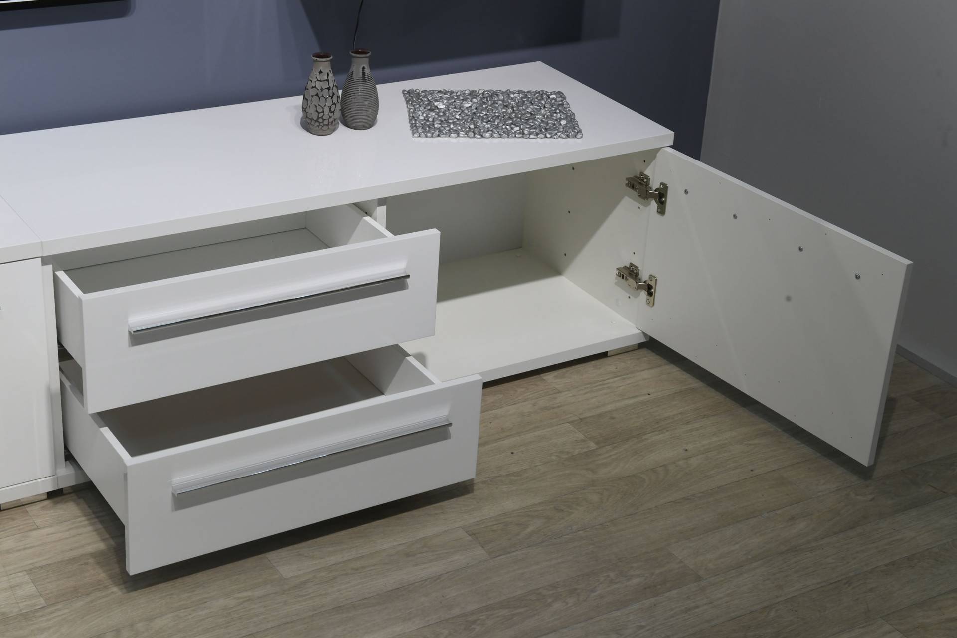 Places of Style TV-Board »Piano«, UV lackiert, mit Soft-Close-Funktion Places of Style TV-Board »Piano«, UV lackiert, mit Soft-Close-Funktion von PLACES OF STYLE