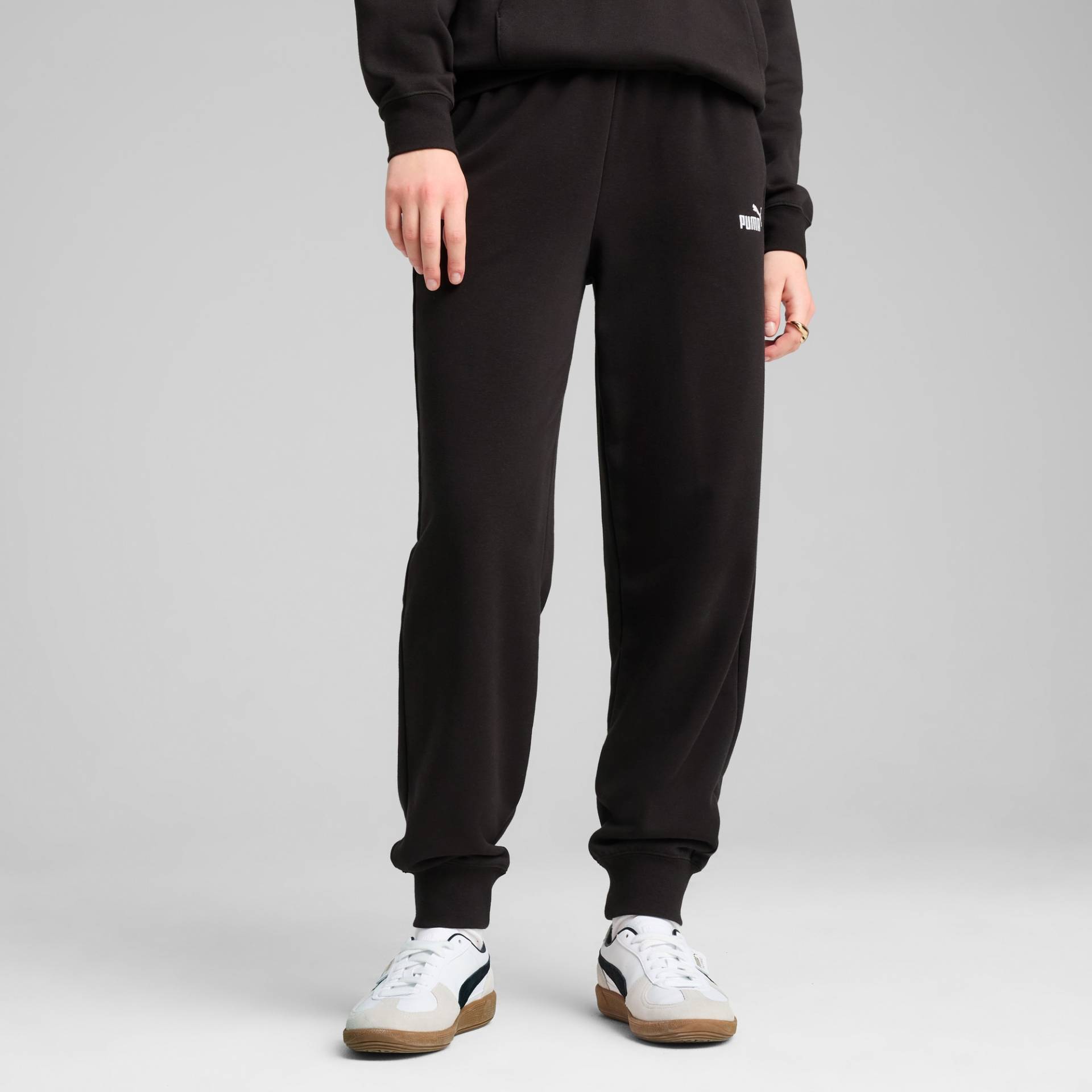 PUMA Trainingshose »ESS SMALL NO. 1 LOGO COMFORT HIGH-WAIST SWEATPANTS TR CL« PUMA Trainingshose »ESS SMALL NO. 1 LOGO COMFORT HIGH-WAIST SWEATPANTS TR CL« von PUMA