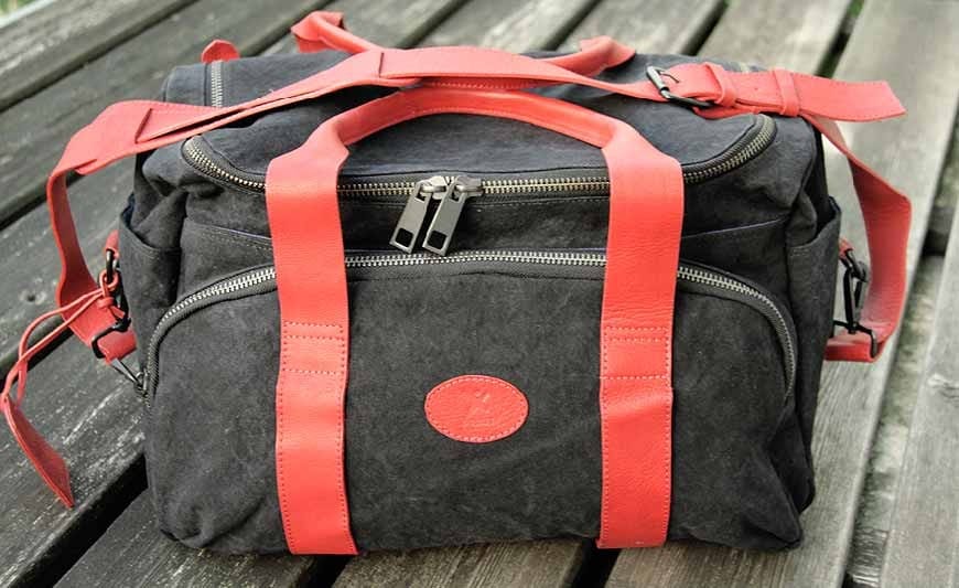 Reisetasche S in Schwarz/Rot von Pajass