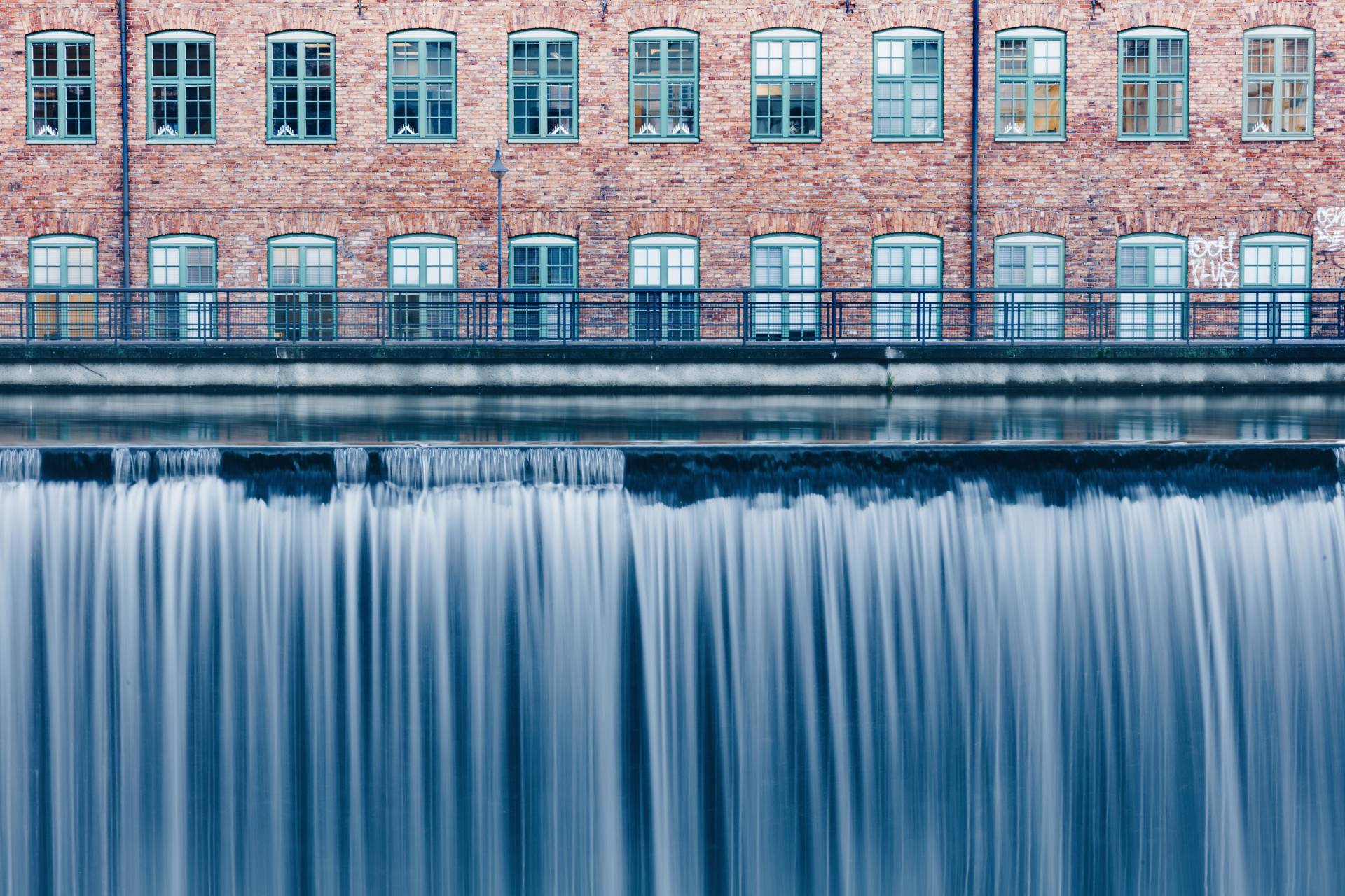 Papermoon Fototapete »ABSTRAKT DESIGN-STEINWAND WASSERFALL« von Papermoon
