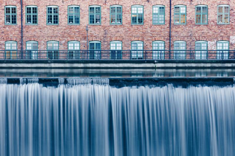 Papermoon Fototapete »ABSTRAKT DESIGN-STEINWAND WASSERFALL« von Papermoon