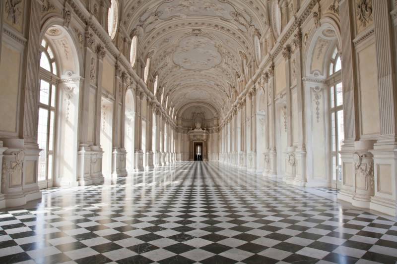 Papermoon Fototapete »ARCHITEKTUR-VENARIA ROYAL PALACE BAROCK BOGEN SÄULEN« von Papermoon