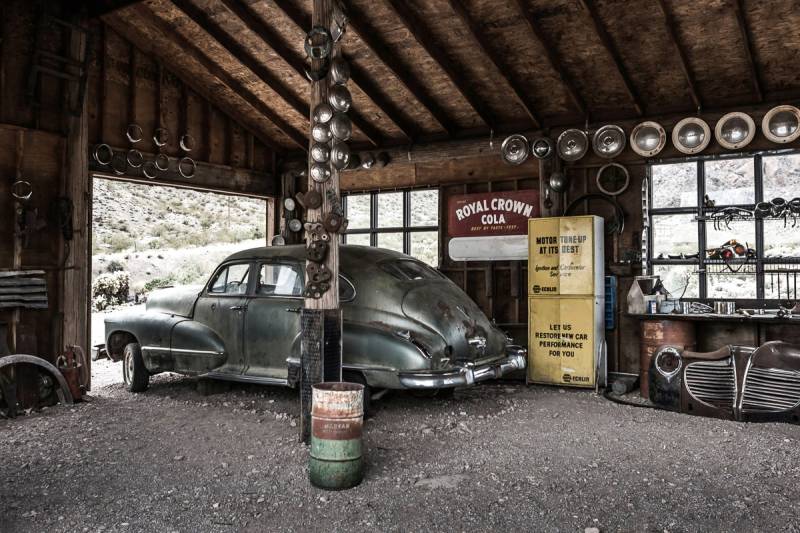 Papermoon Fototapete »Altes Auto« von Papermoon