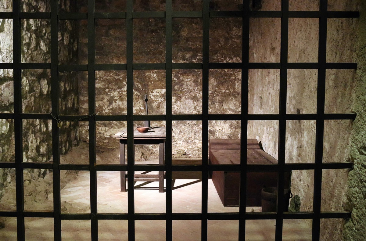 Papermoon Fototapete »Altes Gefängnis« von Papermoon