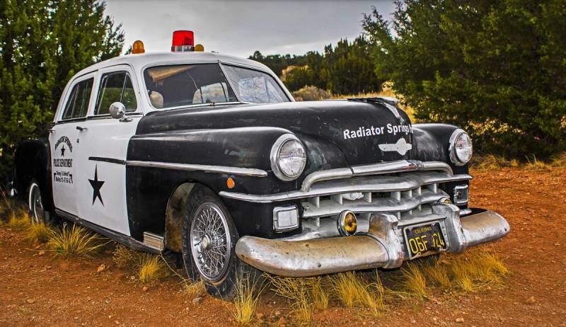 Papermoon Fototapete »Altes Polizeiauto« von Papermoon