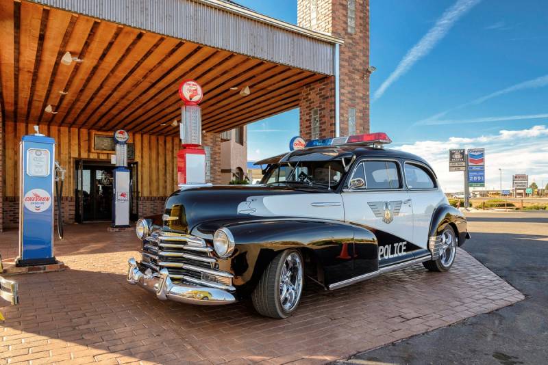 Papermoon Fototapete »Altes Polizeiauto« von Papermoon