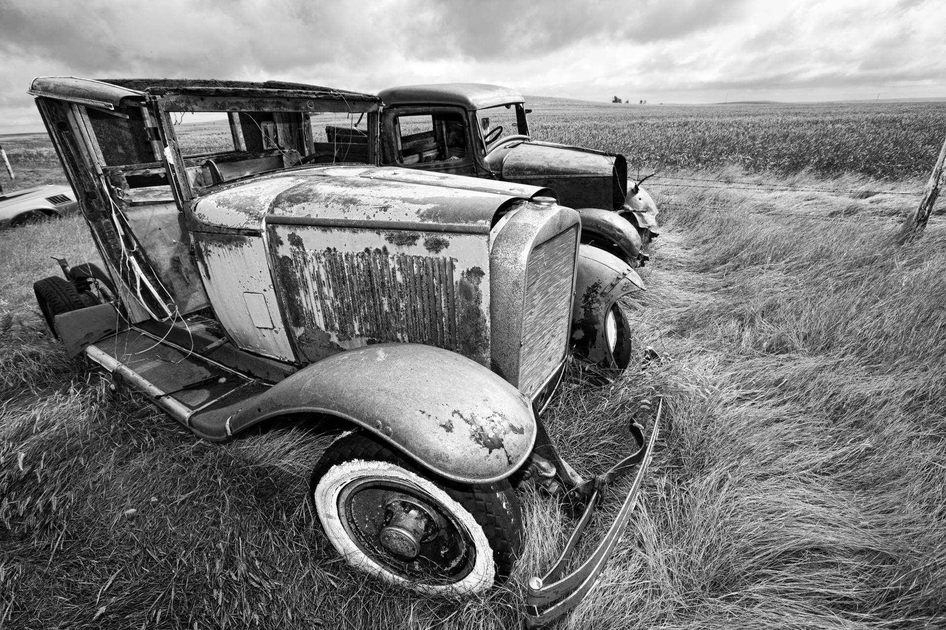 Papermoon Fototapete »Autowrack Schwarz & Weiss« Papermoon Fototapete »Autowrack Schwarz & Weiss« von Papermoon