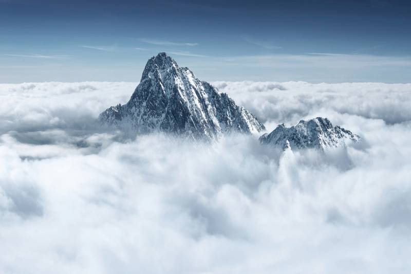 Papermoon Fototapete »Berg in Wolken« von Papermoon