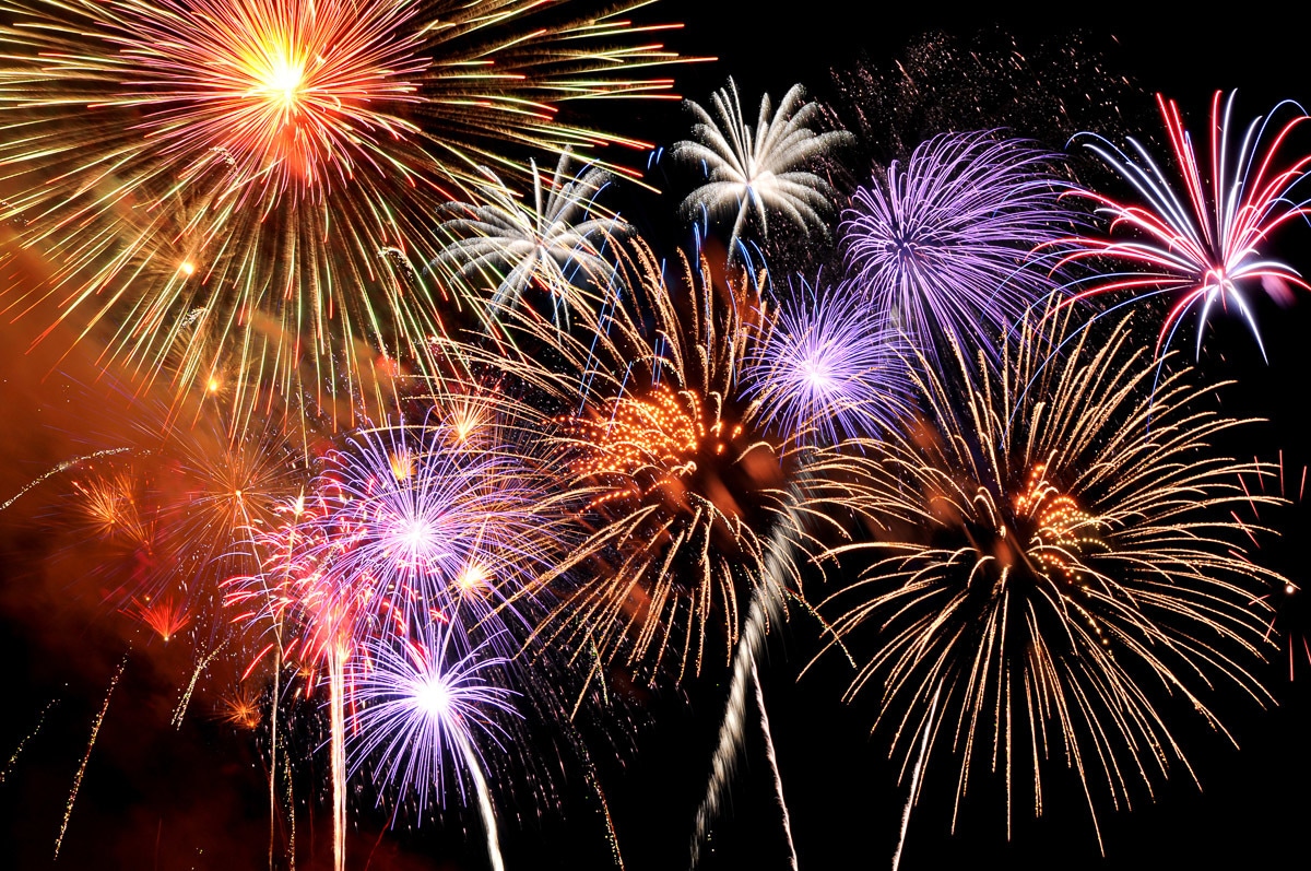 Papermoon Fototapete »Berstendes Feuerwerk« Papermoon Fototapete »Berstendes Feuerwerk« von Papermoon