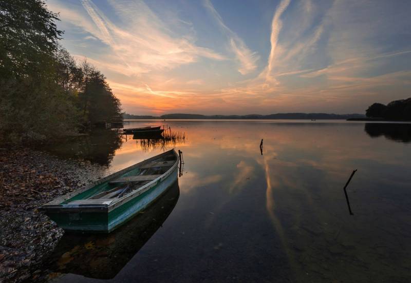 Papermoon Fototapete »Boot im Wasser« von Papermoon