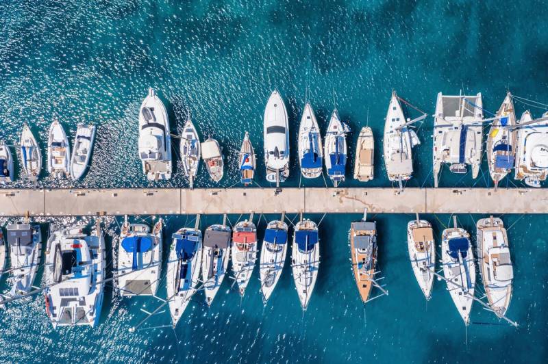 Papermoon Fototapete »Boote im Wasser« von Papermoon