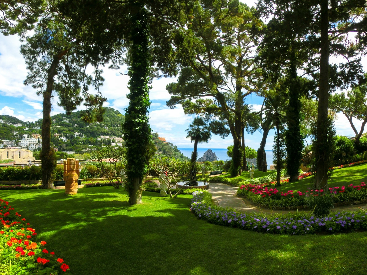Papermoon Fototapete »Capri Island Garden« von Papermoon