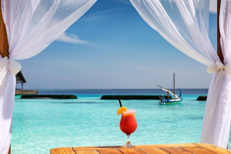 Papermoon Fototapete »Cocktail am Strand« von Papermoon