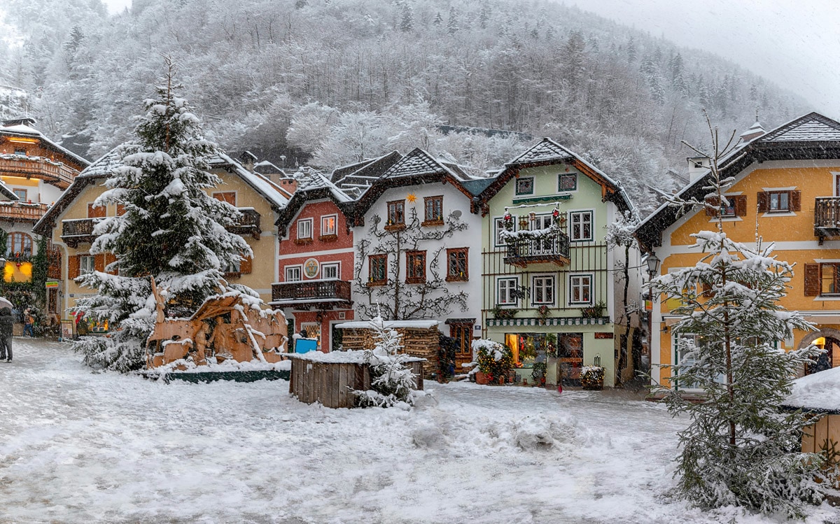 Papermoon Fototapete »Dorf im Schnee« von Papermoon