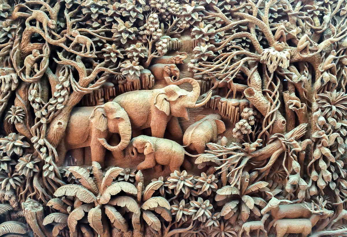 Papermoon Fototapete »Elefanten im Wald« von Papermoon