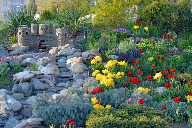 Papermoon Fototapete »GARTEN-BÄUME BLUMEN PFLANZEN PARK STEINE GRÜN BLÜTEN« von Papermoon