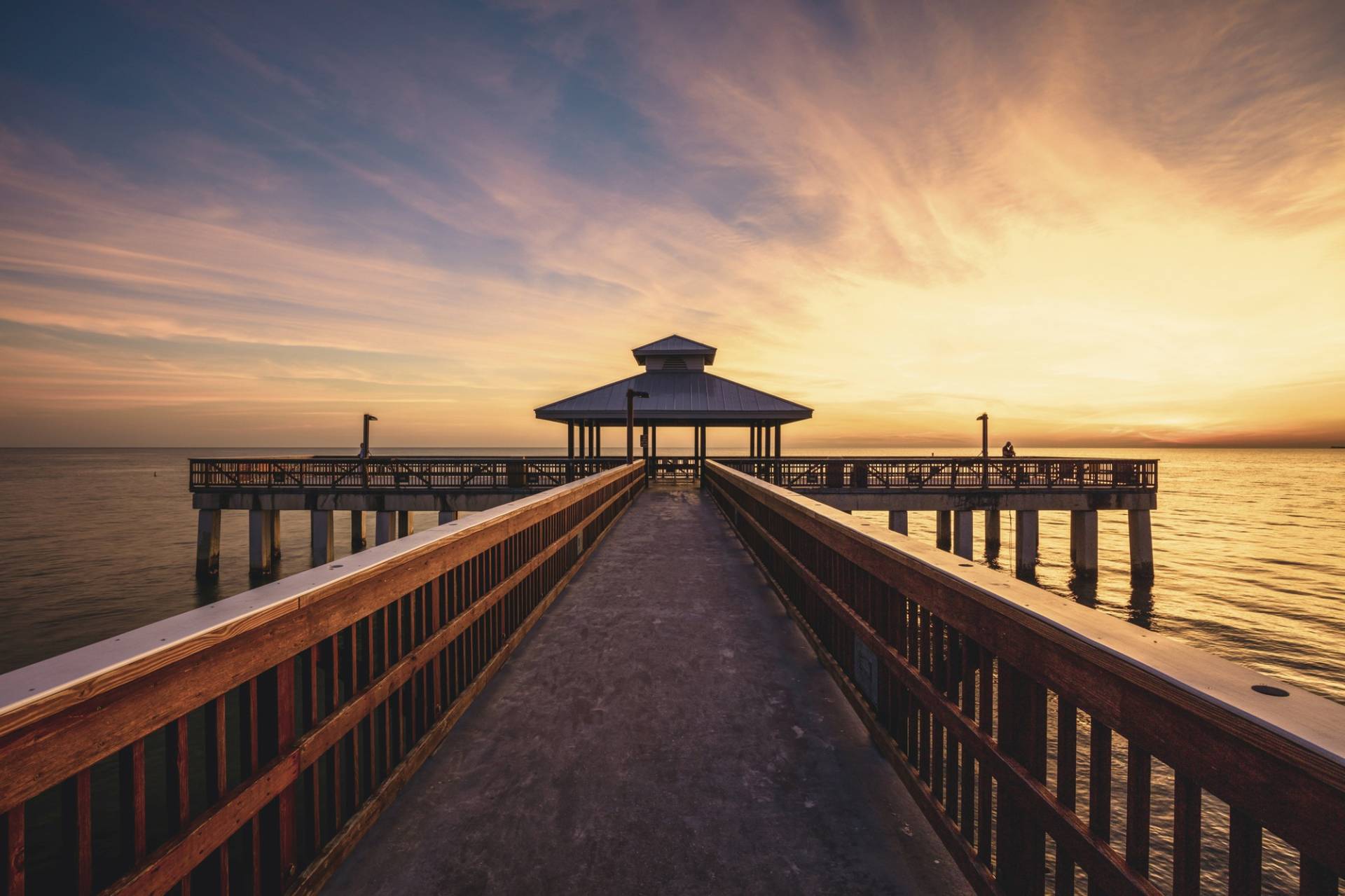 Papermoon Fototapete »HOLZ-BRÜCKE-FLORIDA PIER STEG MEER SEE STRAND SONNE« von Papermoon