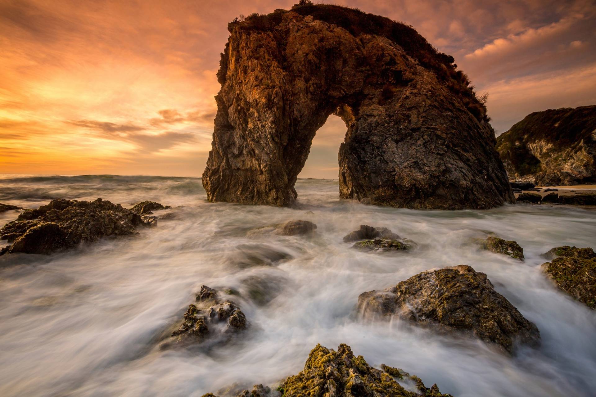 Papermoon Fototapete »HORSEHEAD FELSEN-STRAND KLIPPEN KÜSTE MEER OZEAN FLUSS« von Papermoon