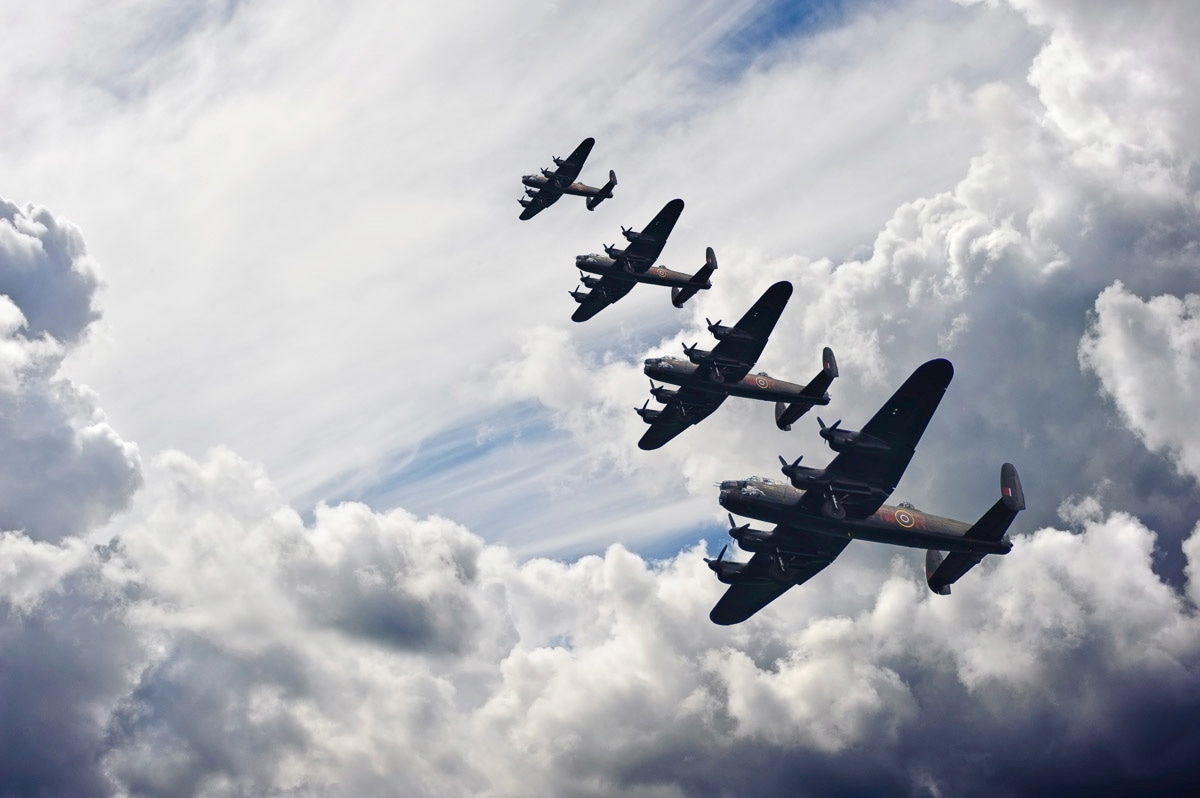 Papermoon Fototapete »Lancaster Bomber« von Papermoon