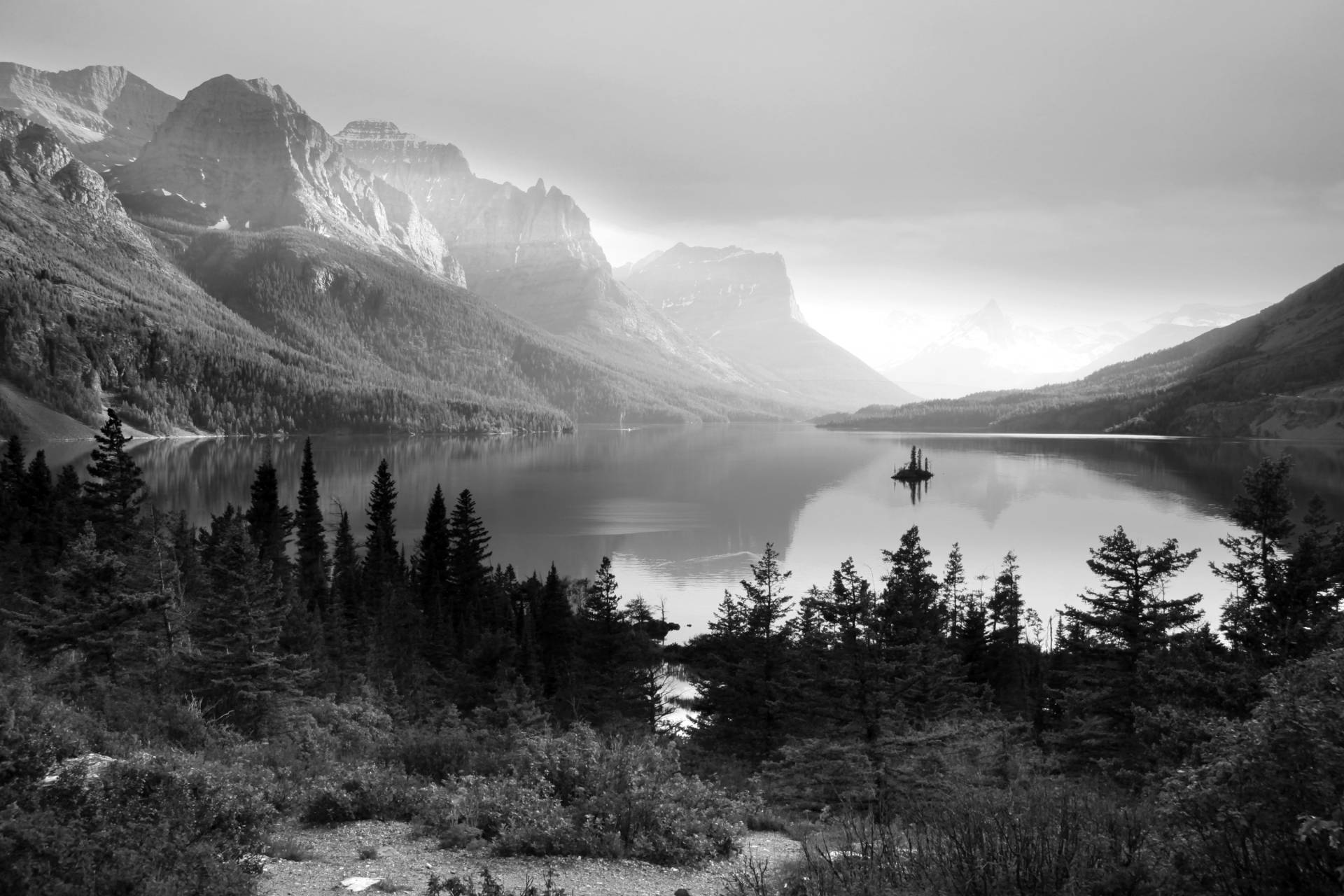 Papermoon Fototapete »Landschaft Schwarz & Weiss« von Papermoon