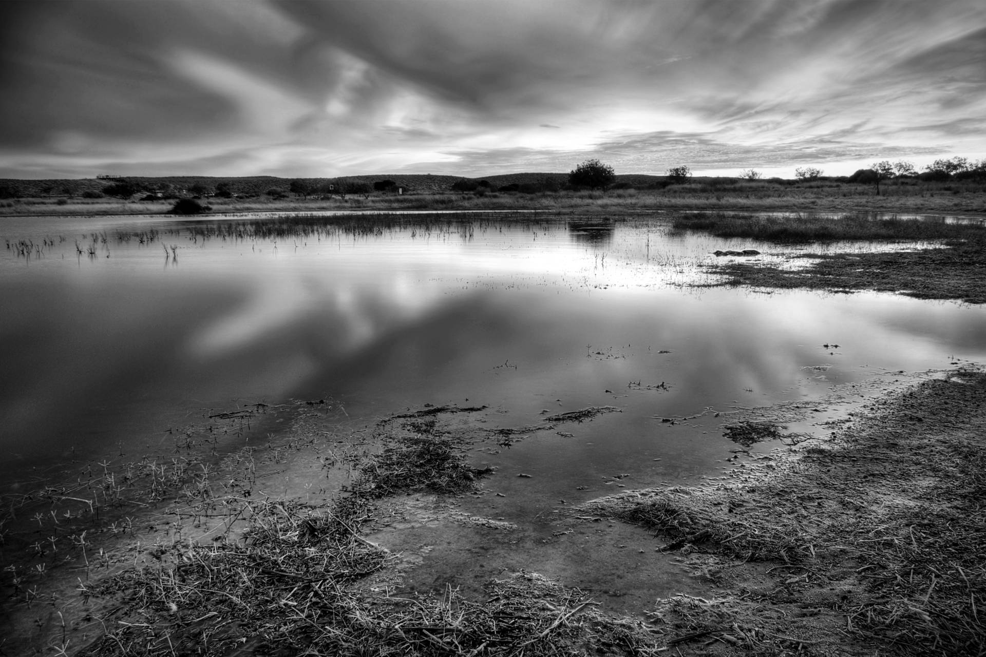 Papermoon Fototapete »Landschaft Schwarz & Weiss« von Papermoon