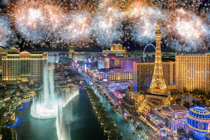 Papermoon Fototapete »Las vegas mit Feuerwerk« von Papermoon
