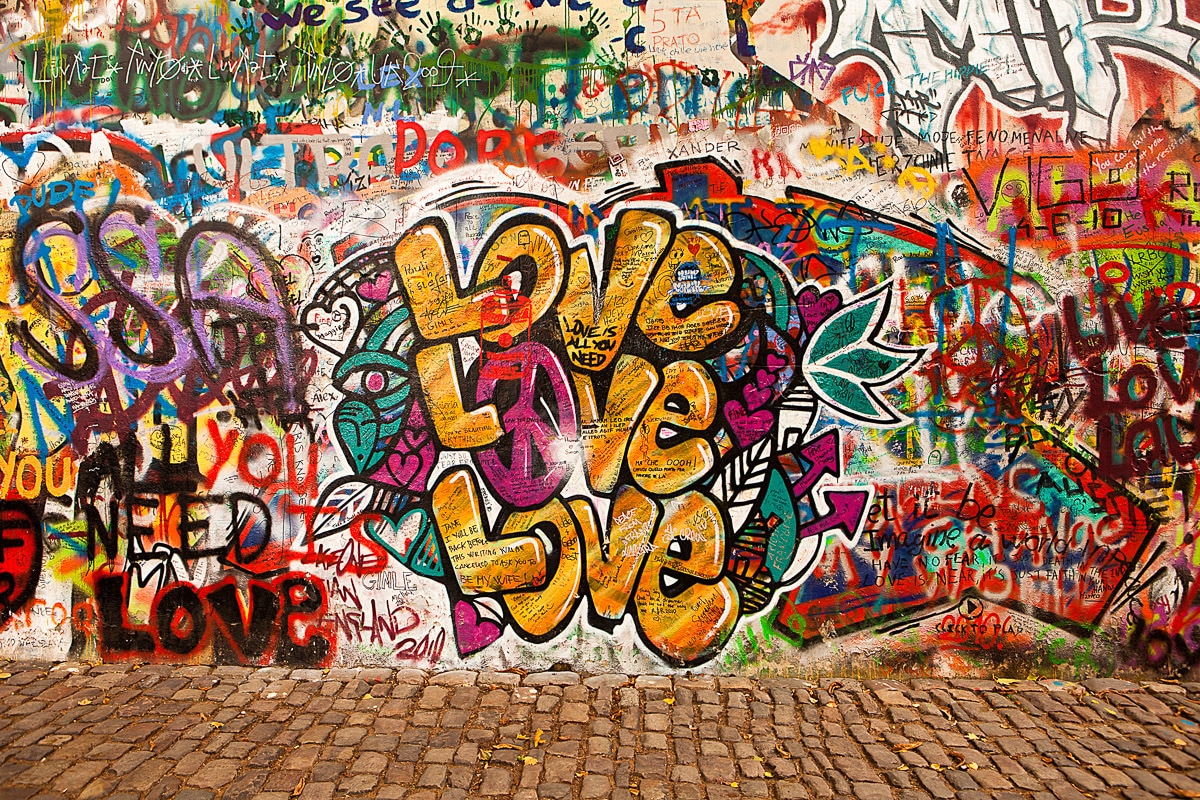 Papermoon Fototapete »Love Graffiti Wand« von Papermoon