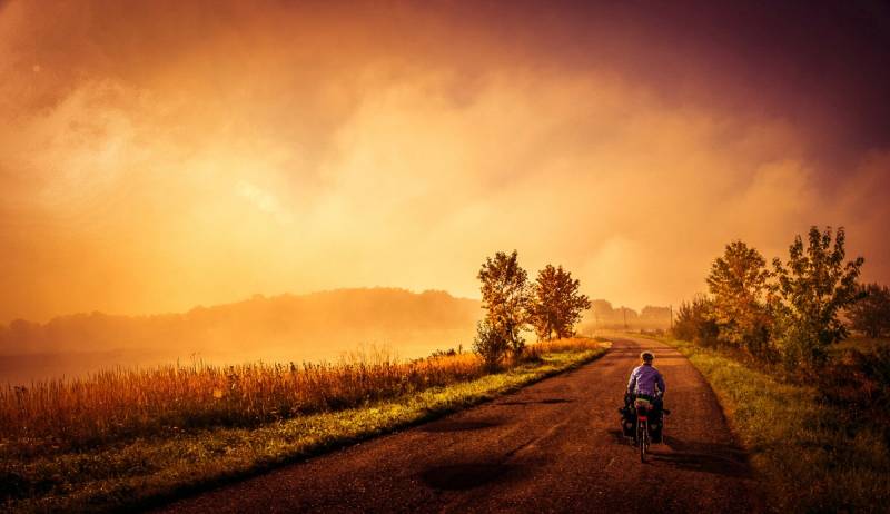 Papermoon Fototapete »Motorrad in Landschaft« von Papermoon