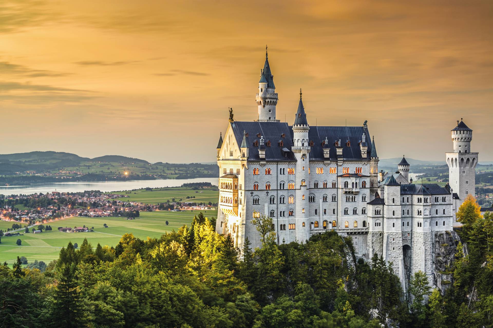 Papermoon Fototapete »Neuschwanstein Castle« Papermoon Fototapete »Neuschwanstein Castle« von Papermoon
