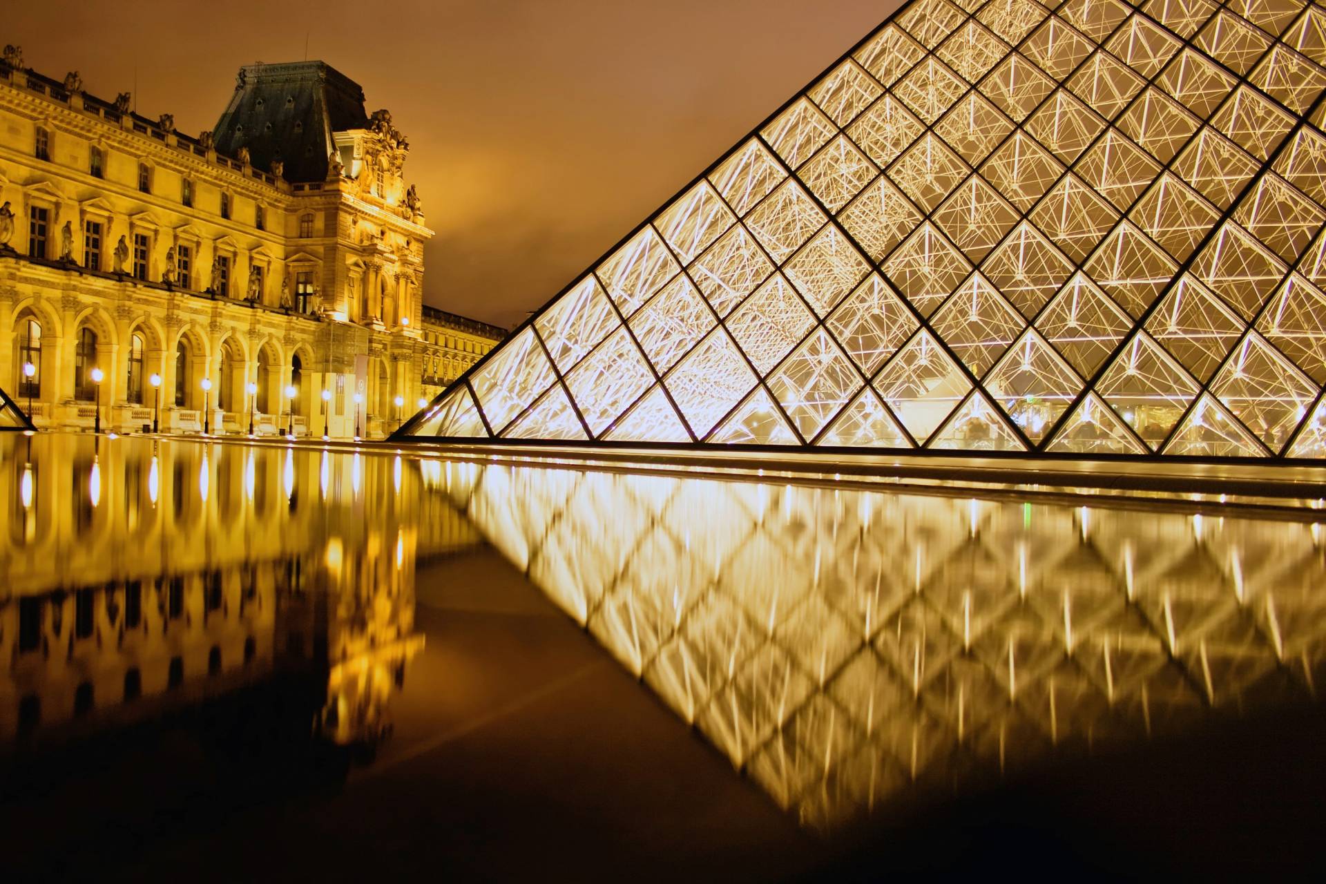 Papermoon Fototapete »PARIS-LOUVRE FRANKREICH STADT KUNST MUSEUM PYRAMIDE« von Papermoon