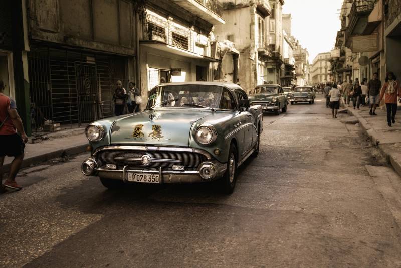 Papermoon Fototapete »Photo-Art ALPER UKE, ALTE HAVANNA-STRAssE« von Papermoon