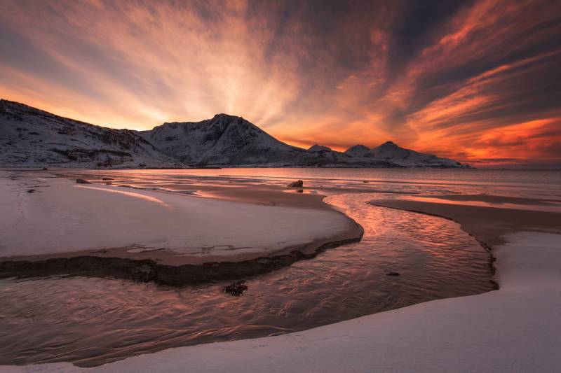 Papermoon Fototapete »Photo-Art JAROSLAV ZAKRAVSKY, GOLDENER SONNENUNTERGANG« von Papermoon