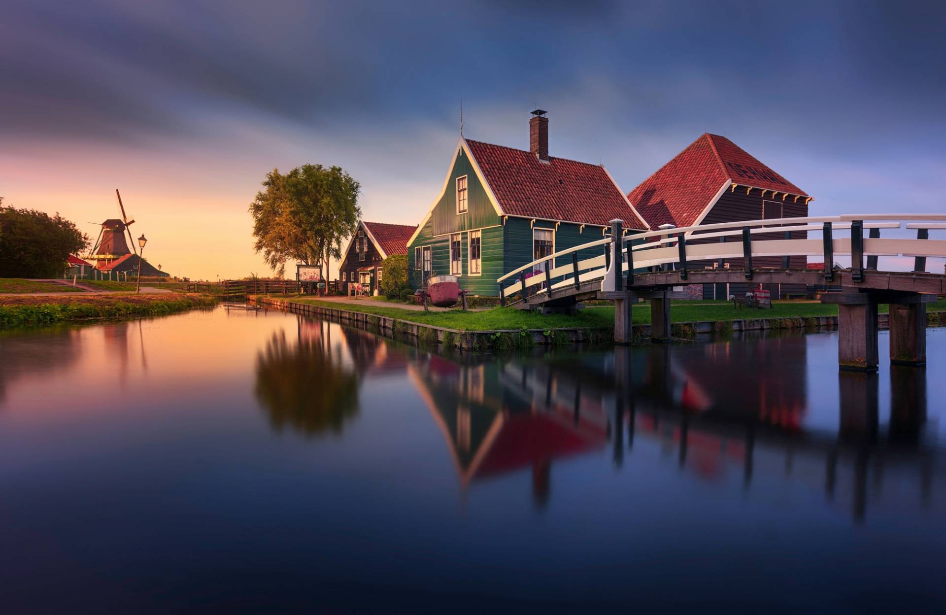 Papermoon Fototapete »Photo-Art JESUS M GARCIA, ZAANSE SCHANS GREEN HOUSE« von Papermoon