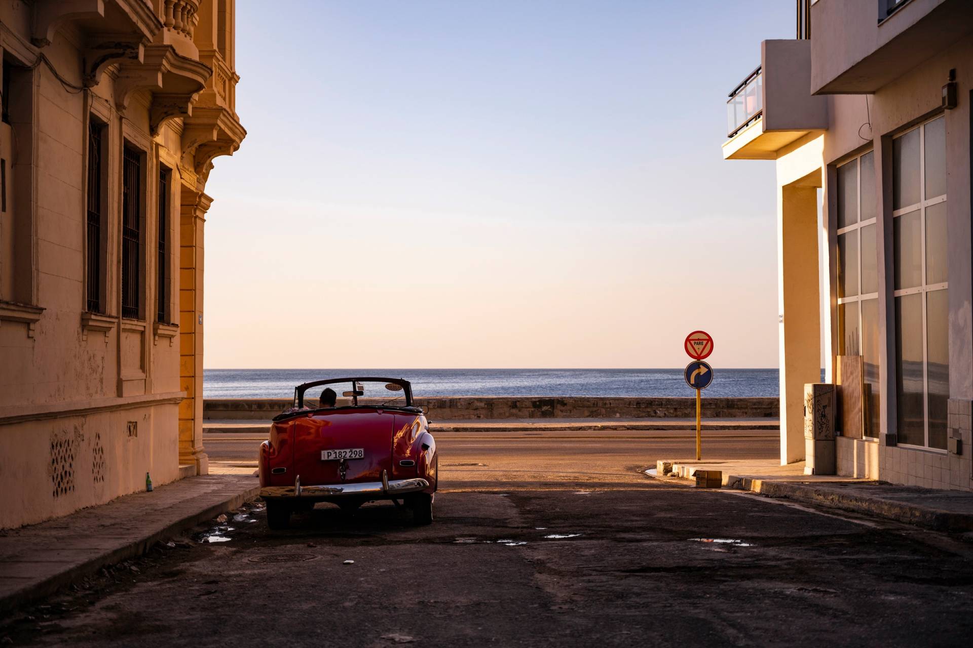 Papermoon Fototapete »Photo-Art JOHN DEAKIN, DAS SUN SET - HAVANNA« von Papermoon