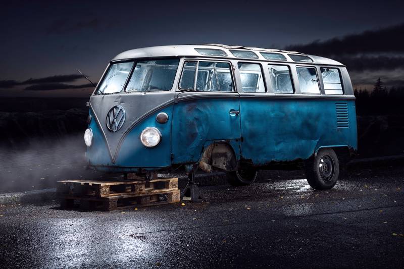 Papermoon Fototapete »Photo-Art PETRI DAMSTEN, VW KLEINBUS« von Papermoon