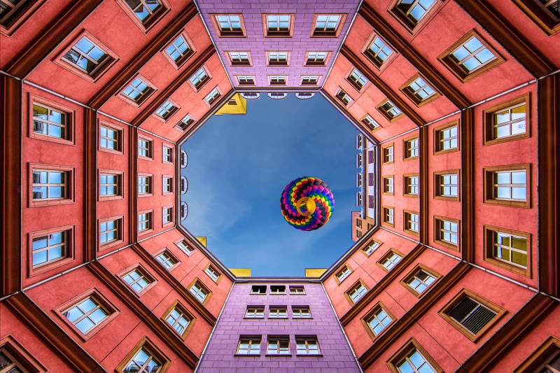 Papermoon Fototapete »Photo-Art RENEE DOYLE, FORMEN INNENHOF« von Papermoon