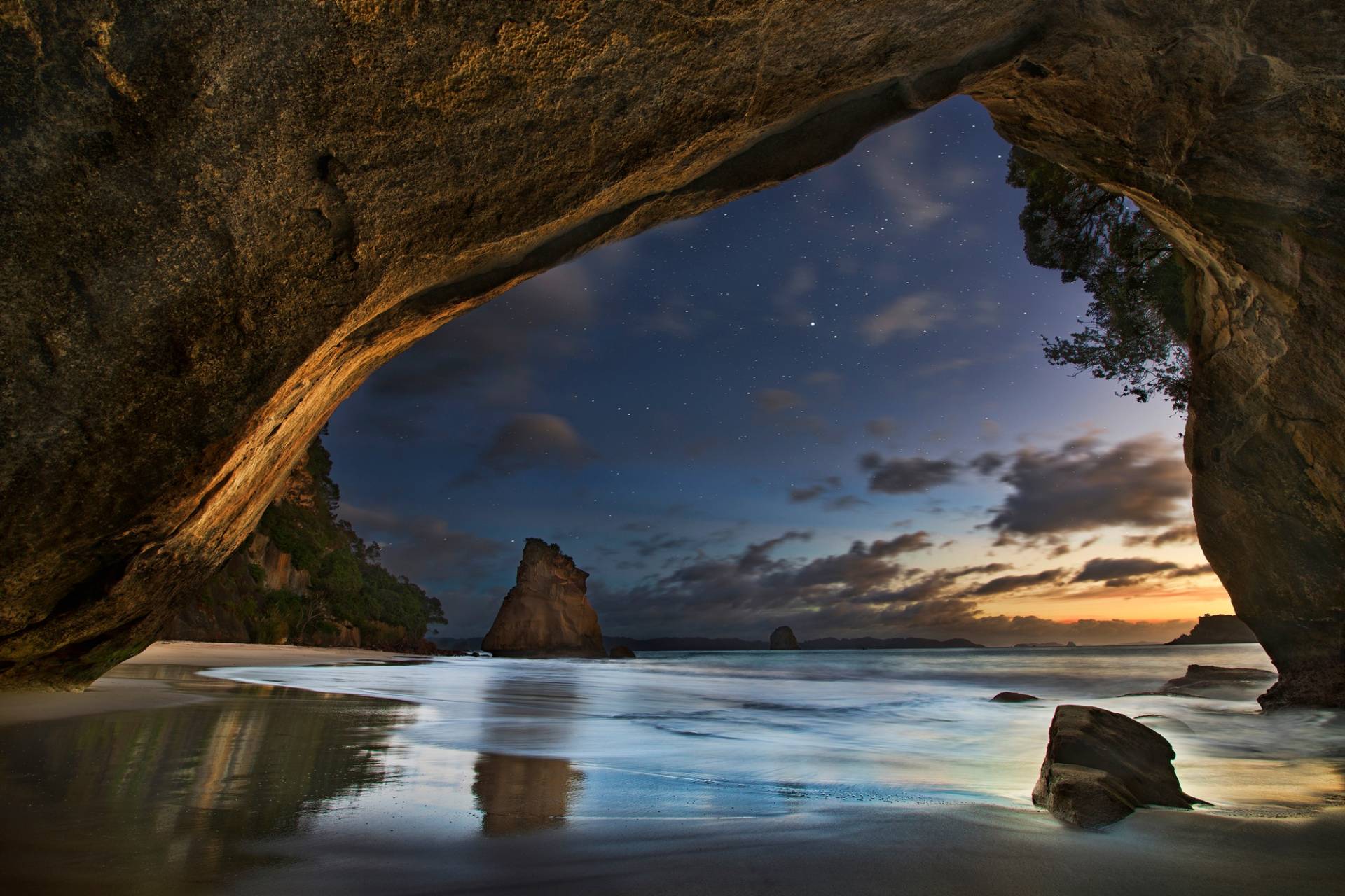 Papermoon Fototapete »Photo-Art YAN ZHANG, CATHEDRAL COVE« Papermoon Fototapete »Photo-Art YAN ZHANG, CATHEDRAL COVE« von Papermoon