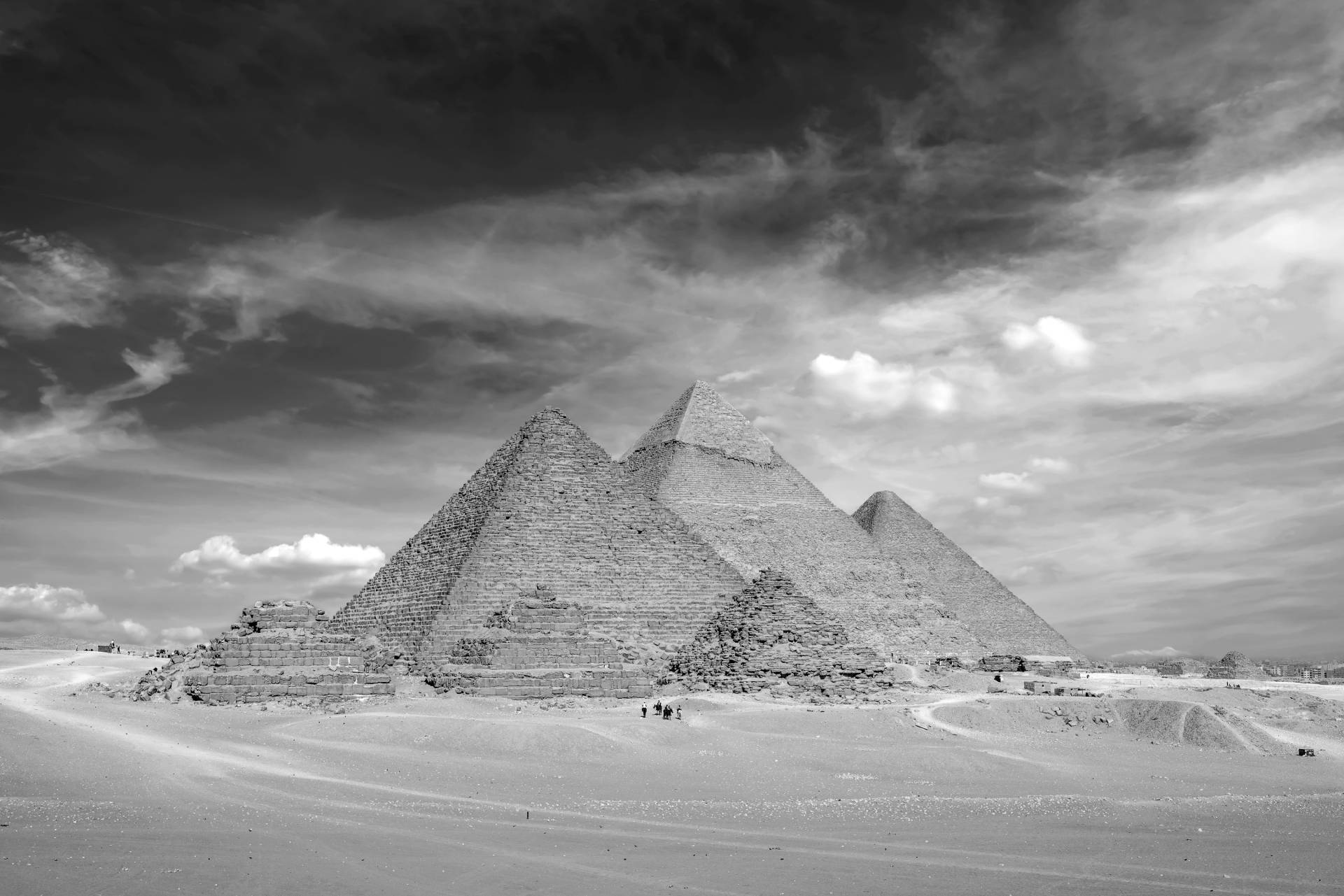 Papermoon Fototapete »Pyramiden Schwarz & Weiss« von Papermoon