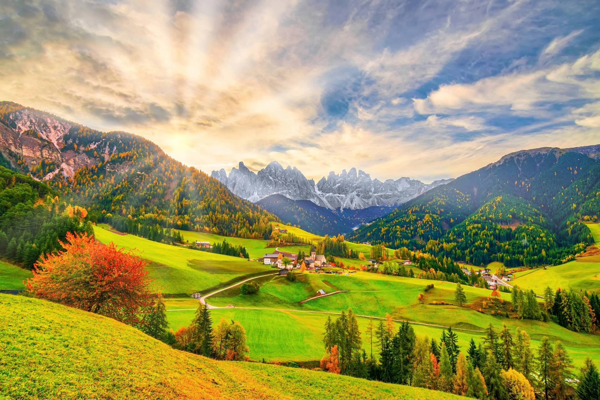 Papermoon Fototapete »SANTA MADDALENA-BERG DORF DOLOMITEN WIESE BLUMEN ALPEN« von Papermoon