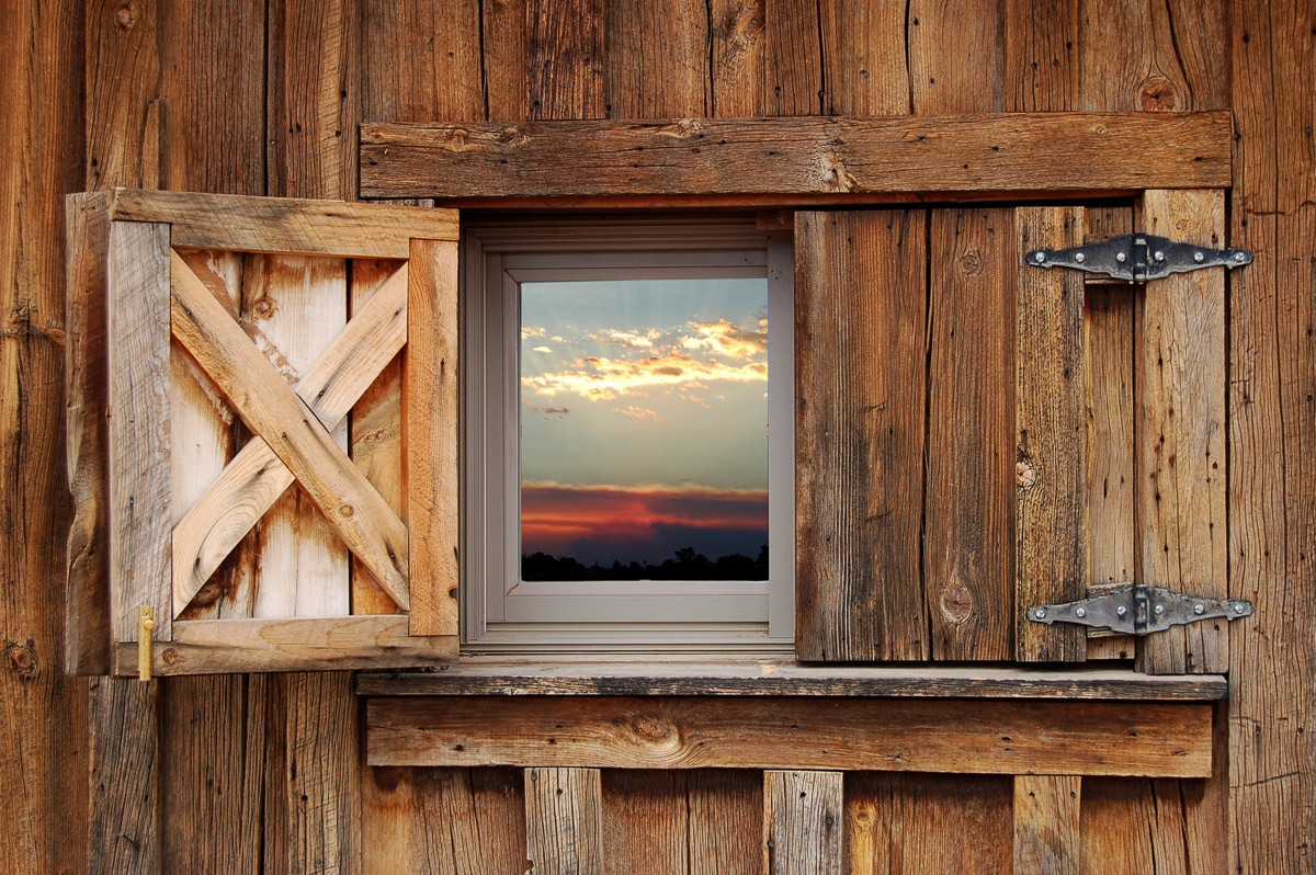 Papermoon Fototapete »Scheunenfenster« von Papermoon