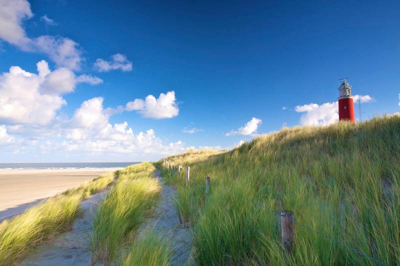 Papermoon Fototapete »Strand mit Leuchtturm« von Papermoon