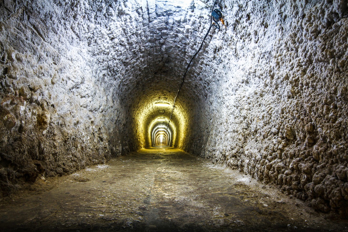 Papermoon Fototapete »Tunnel« von Papermoon